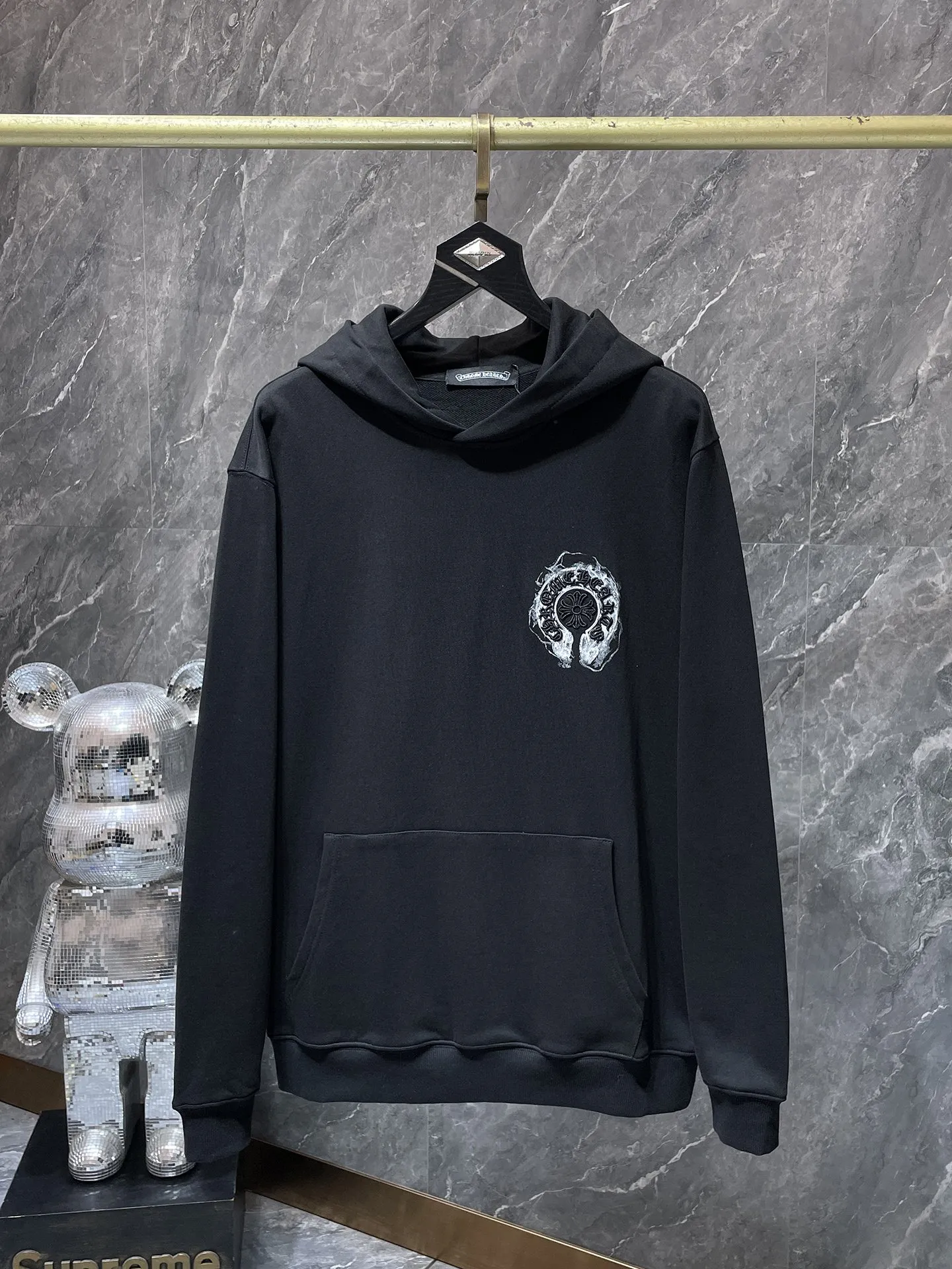 P260 Chrome Hearts Autumn and Winter 2025 Counter Synchronization Chrome Horseshoe Sanskrit Cross Embroidery Hand-painted Hooded Sweatshirt Vacuum Embroidery Method! Heavy embroidery! ! ! Tens of thousands of needles! ! Recommended colors: White Black Size: S, M, L, XL